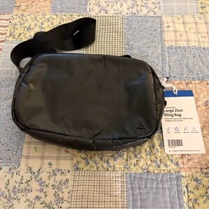 NWT, Rareform Large Zion Sling Bag